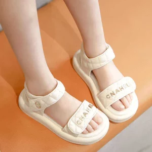 Giày dép bé gái dễ thương là gì?