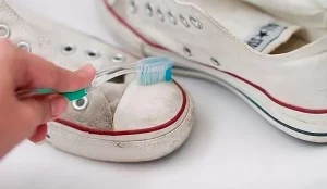 Mẹo vệ sinh giày trẻ em đúng cách là gì?