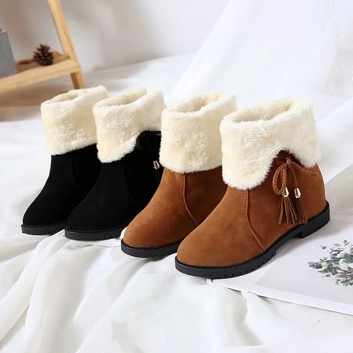 Giày boot trẻ em mùa đông: Giữ ấm và bảo vệ đôi chân bé