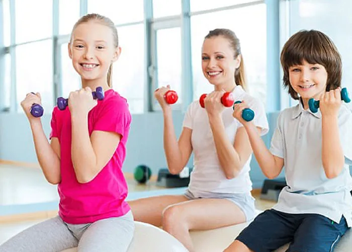 Giai đoạn trên 10 tuổi (Thiếu niên): Giày dép theo sở thích và hoạt động.