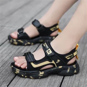 Giày đi biển cho bé