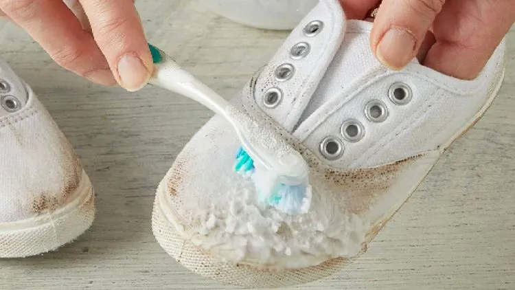 Mẹo vệ sinh giày trẻ em đúng cách