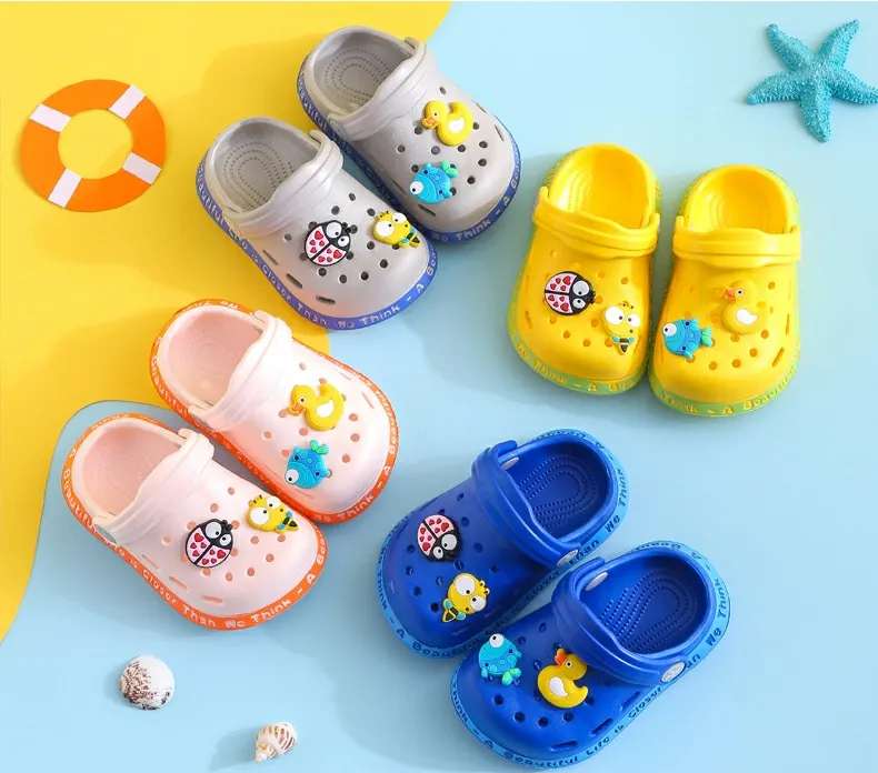Ưu điểm và nhược điểm của từng loại giày đi biển cho bé